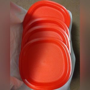 SET OF FOUR TUPPERWARE KID SIZE SNACK PLATES